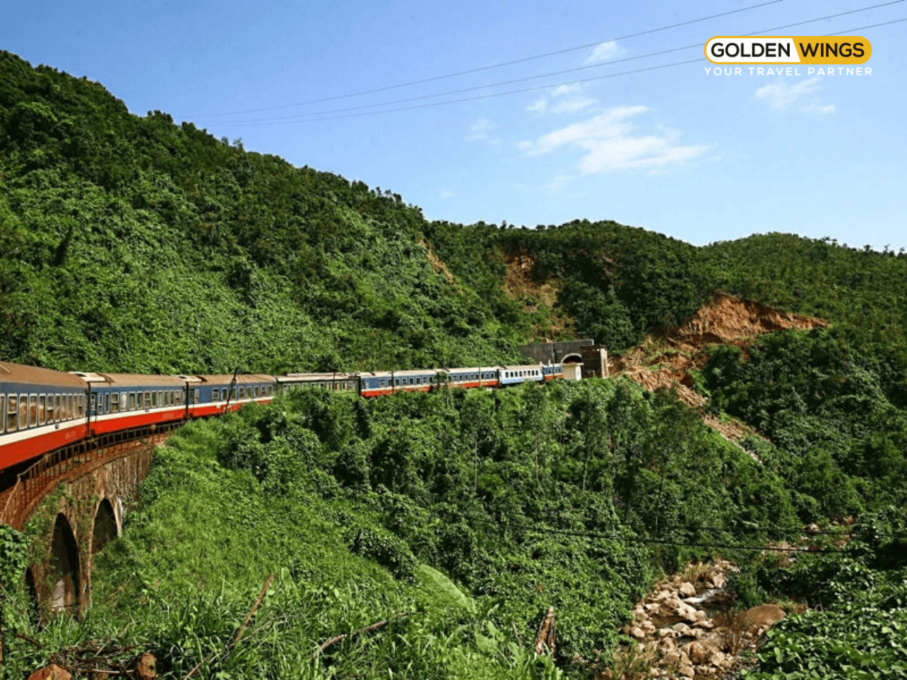 Tuyến đường sắt Thống Nhất Việt Nam – Số 1 thế giới trong ấn bản Amazing Train Journeys 2025 của Lonely Planet